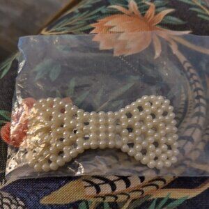 pretty new pearl style hair bow.  x